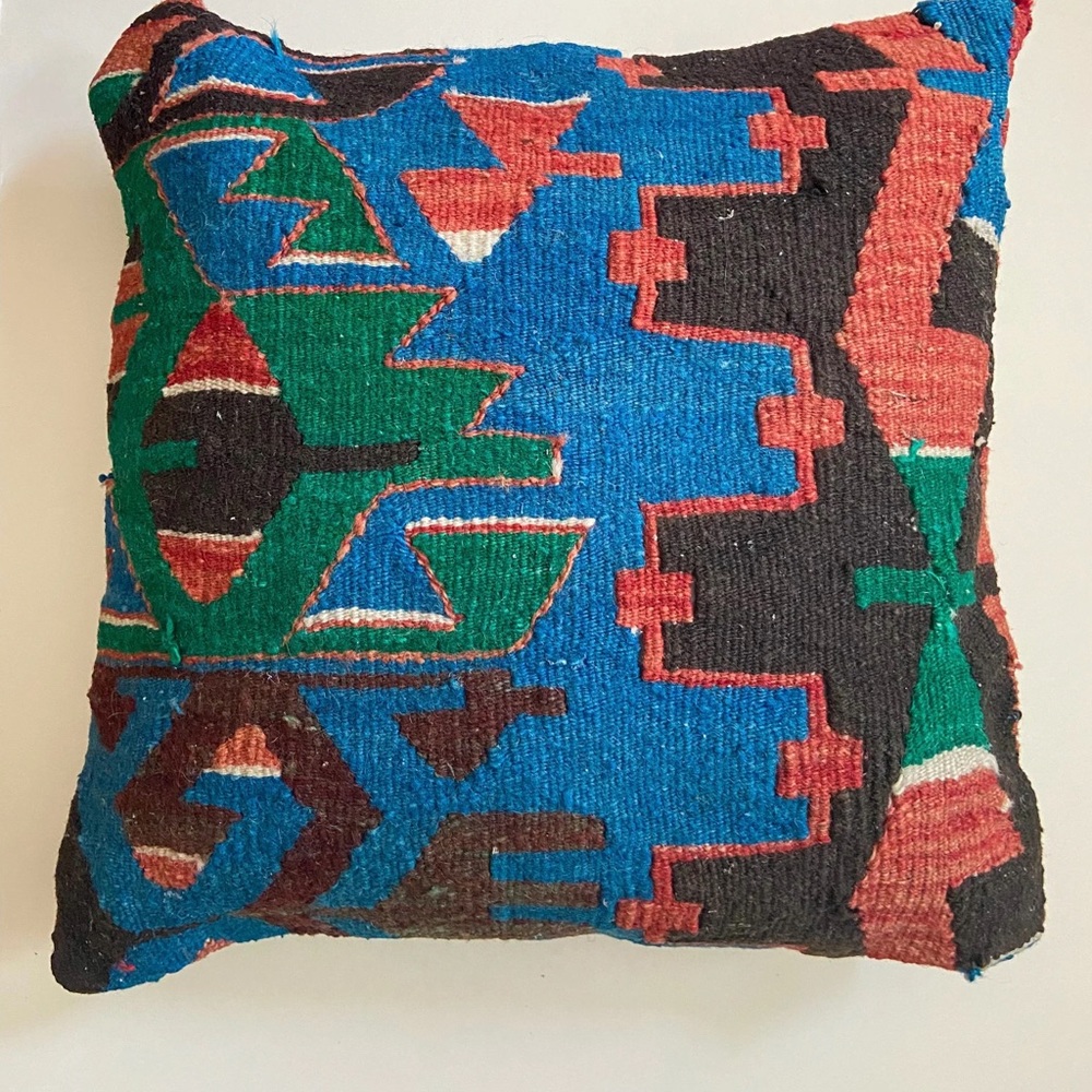RUG DESIGN PILLOW COVER